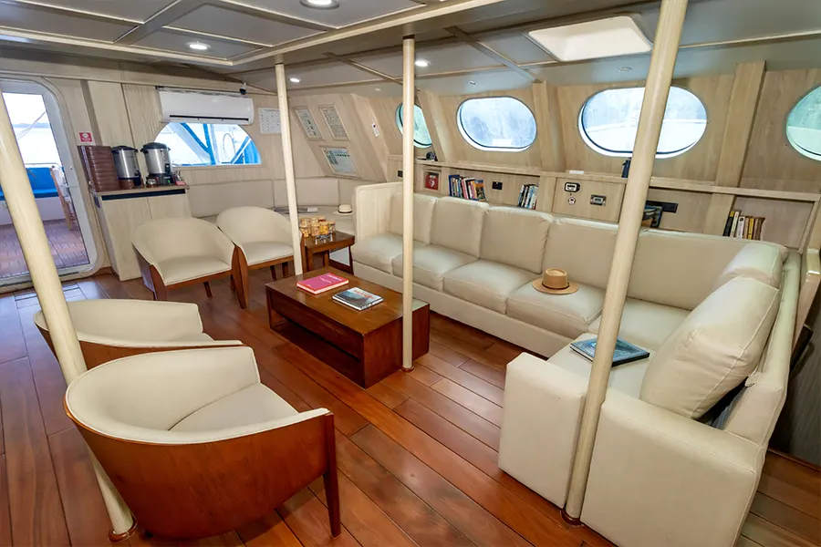 Nemo III Main Salon Lounge